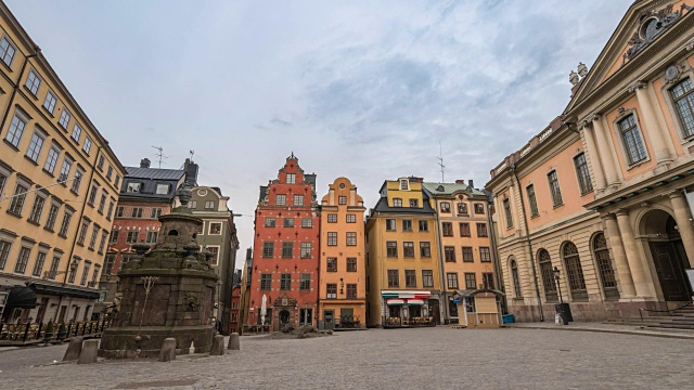 斯德哥尔摩城市天际线时间流逝在Gamla Stan老城和Stortorget，斯德哥尔摩瑞典4K时间流逝视频素材