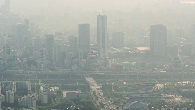 韩国首尔的汉江景观、锦实体育中心和三城洞镇视频素材