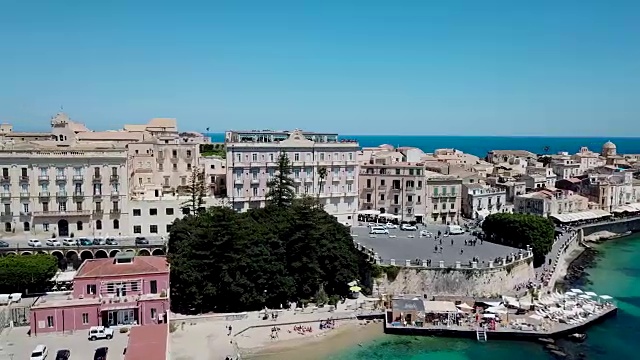 雪城鸟瞰图，Ortigia。视频素材