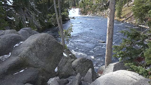 黄石刘易斯瀑布逆流而上视频素材