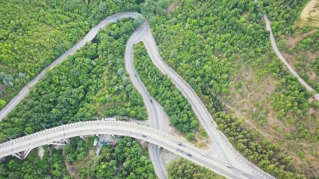 高山高速公路鸟瞰图视频素材