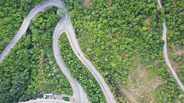 高山高速公路鸟瞰图视频素材