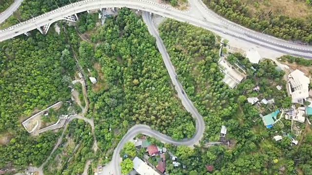 高山高速公路鸟瞰图视频素材