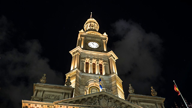 新南威尔士的悉尼市政厅钟楼夜景视频素材