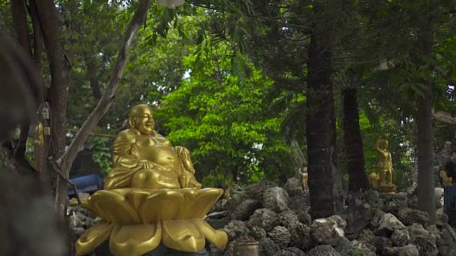 金雕神祠布带户外。七神日本神话中掌管幸福、交流、乐趣和繁荣的七神之一视频素材