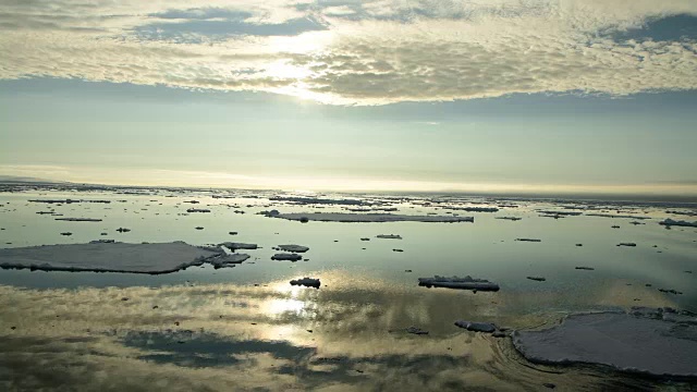 在冰中旅行视频下载