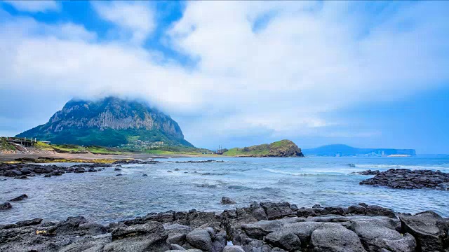 韩国济州岛的三班山景观和海滩视频素材