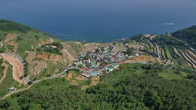 韩国南海大仁义村(以梯田闻名)的景观视频素材