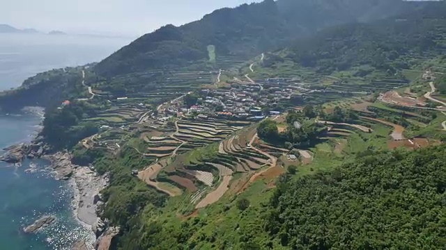 韩国南海大仁义村(以梯田闻名)的景观视频素材