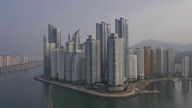 海城(釜山昂贵而著名的住宅区)和海云台海滩在釜山，韩国视频素材