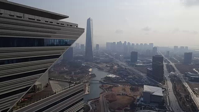 韩国仁川松岛(国际商务区)浦项制铁东北亚贸易大厦及城市建筑视频素材