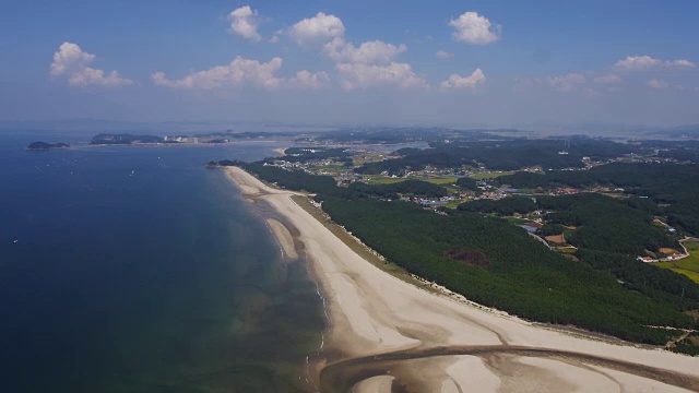 广角拍摄的安明岛和海滩在泰安，韩国视频素材