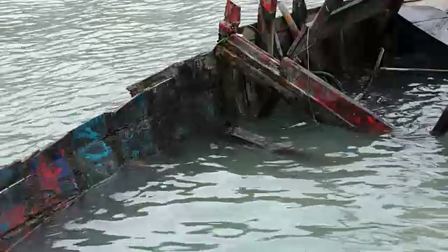 海难被海水淹没了视频素材