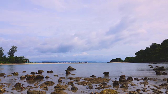 4K时光流逝:碧水蓝天的沙滩视频素材