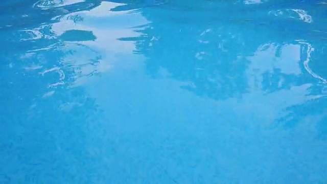 碧蓝清澈的水面视频素材