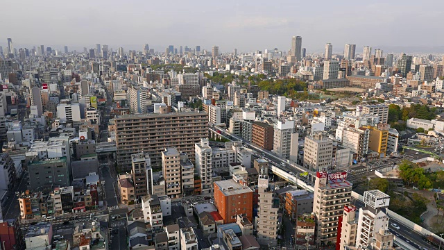 繁忙的道路交通从大阪，日本视频素材