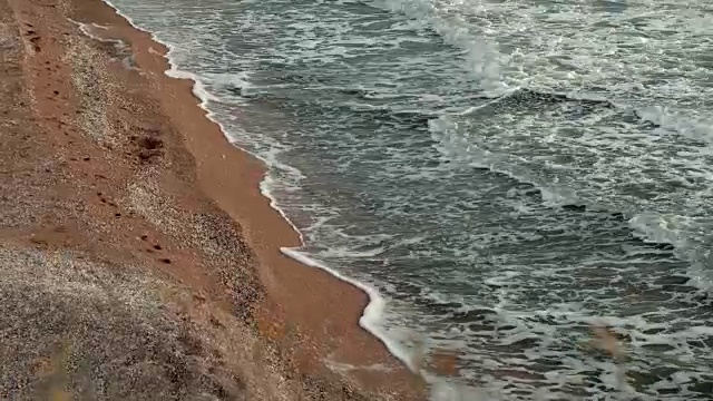 美丽的海景，沙滩和干燥的草地视频素材