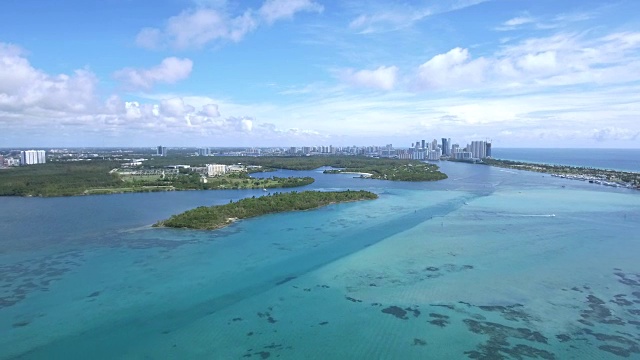 迈阿密海滩美丽的近岸和海洋鸟瞰图视频素材