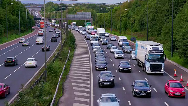 汽车、卡车和货车M60高速公路，英国曼彻斯特视频素材