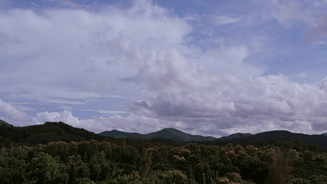 惊心动魄的暴风雨和云是移山视频素材