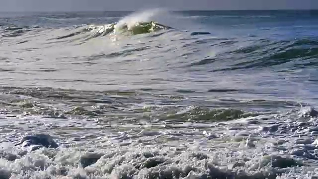 近岸的海浪视频下载