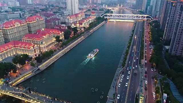 沿河城市景观鸟瞰图视频素材