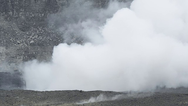 科罗拉多烟雾从火山口，基拉韦厄，夏威夷，2009年2月视频素材