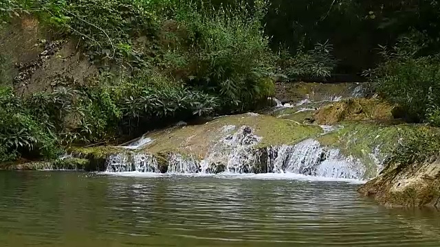 瀑布在泰国视频素材