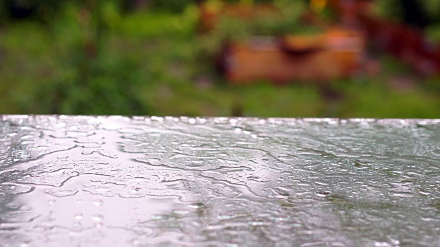 大雨伴着阵风视频素材