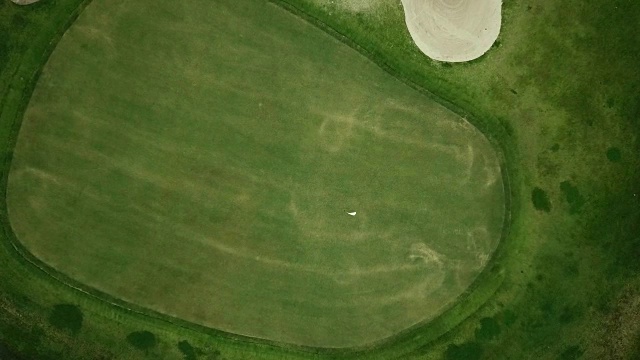 绿色高尔夫球场鸟瞰图视频下载