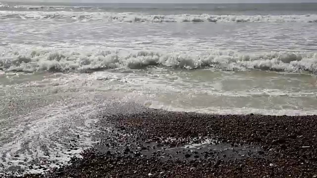 海浪和大海值得英国视频素材