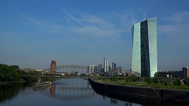 Main River, Hafenpark，欧洲中央银行，ECB，和skyline，法兰克福am Main, Hesse，德国视频素材