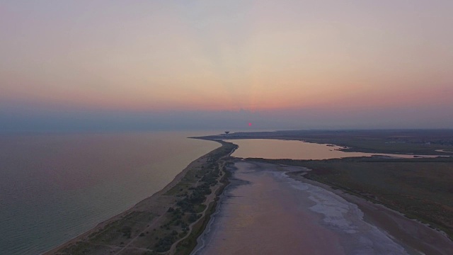 天线:海和盐湖之间的盐碱地视频素材