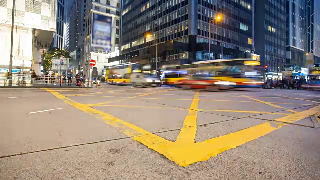 从白天到夜晚的时间推移，香港道的城市景观。4K分辨率。视频素材