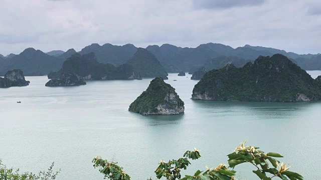 从下龙湾观景台往南看视频素材