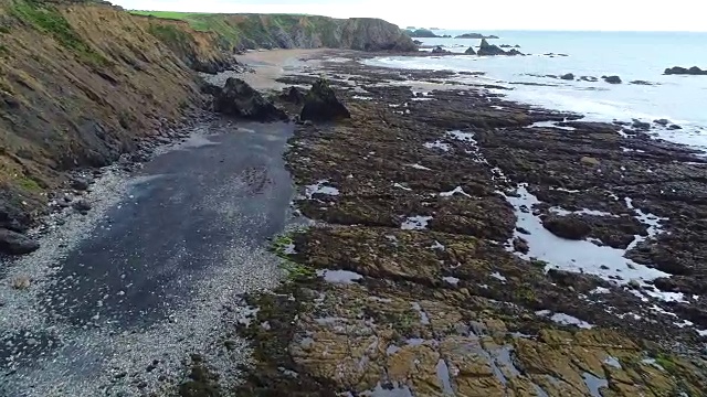 爱尔兰的铜海岸悬崖视频素材