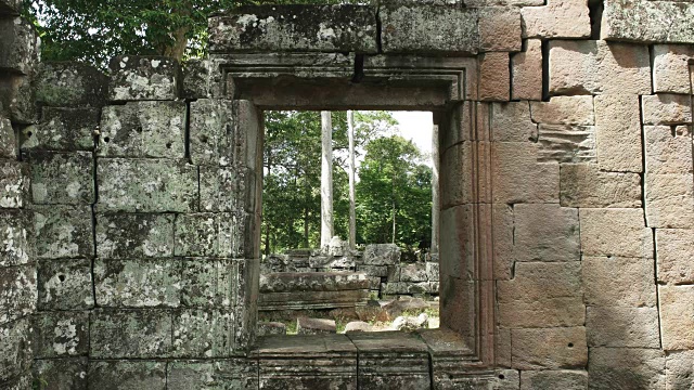 吴哥窟banteay kdei寺废墟上的一扇窗视频素材