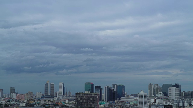 曼谷城市天际线在雨天的时间流逝视频素材