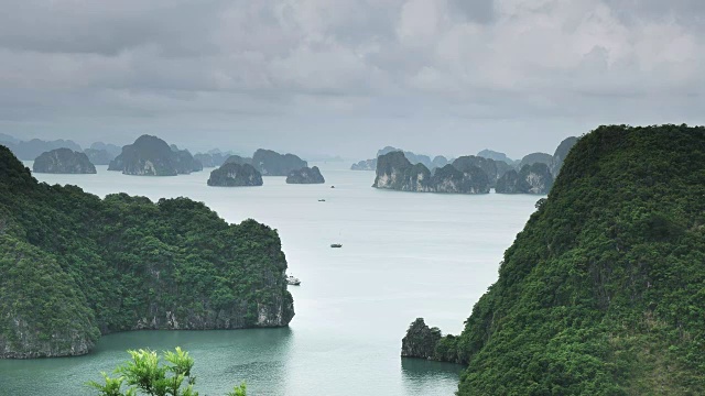 下龙湾的景色从观景台上的ti top岛视频素材