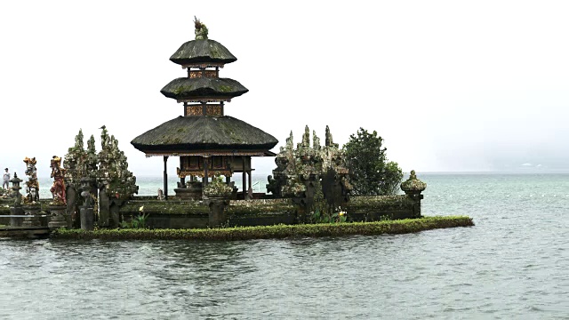 在乌伦达努beratan寺庙的meru特写，巴厘岛视频素材