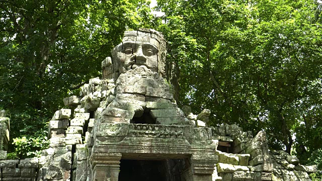 吴哥窟banteay kdei寺西入口的面塔视频素材