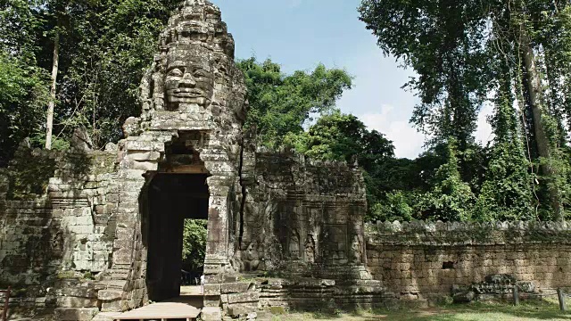 吴哥窟banteay kdei寺面塔的广角镜头视频素材