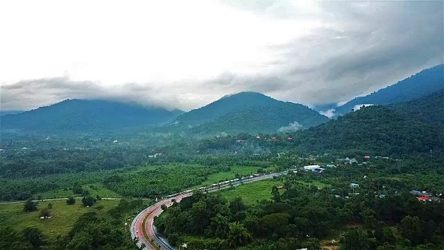 日出或日落在山上视频素材