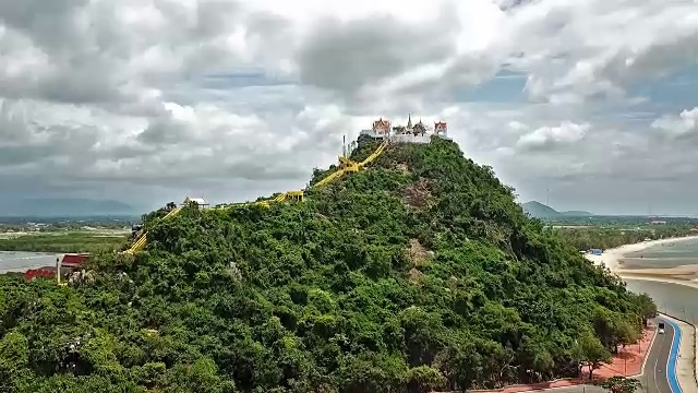 日出或日落在山上视频素材