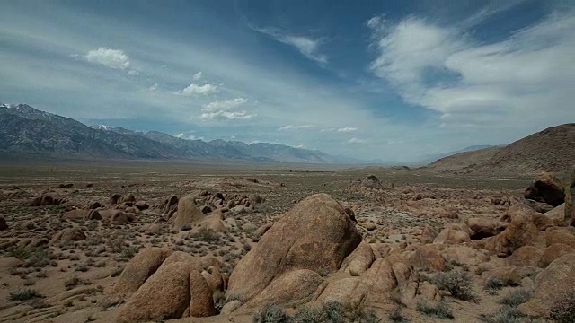 加州沙漠山脉和岩层景观拍摄视频下载