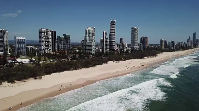 黄金海岸的宽海滩航拍照片视频素材