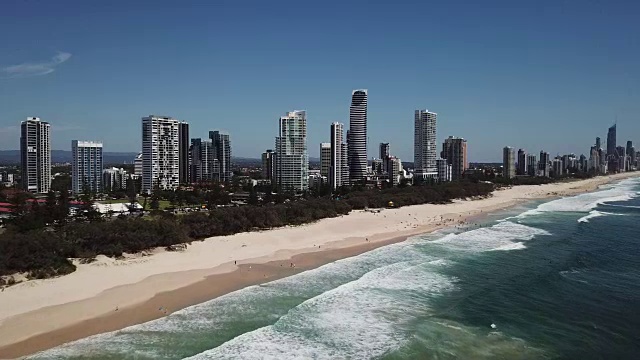 黄金海岸的宽海滩航拍照片视频素材