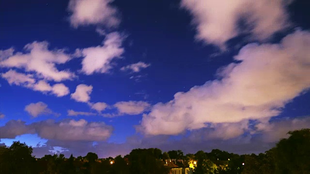 云朵在夜空的时间流逝视频素材