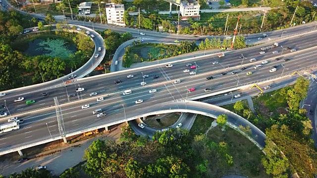 白天的高速公路俯视图视频素材