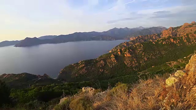 科西嘉岛的皮亚纳Calanches，日落时分视频素材